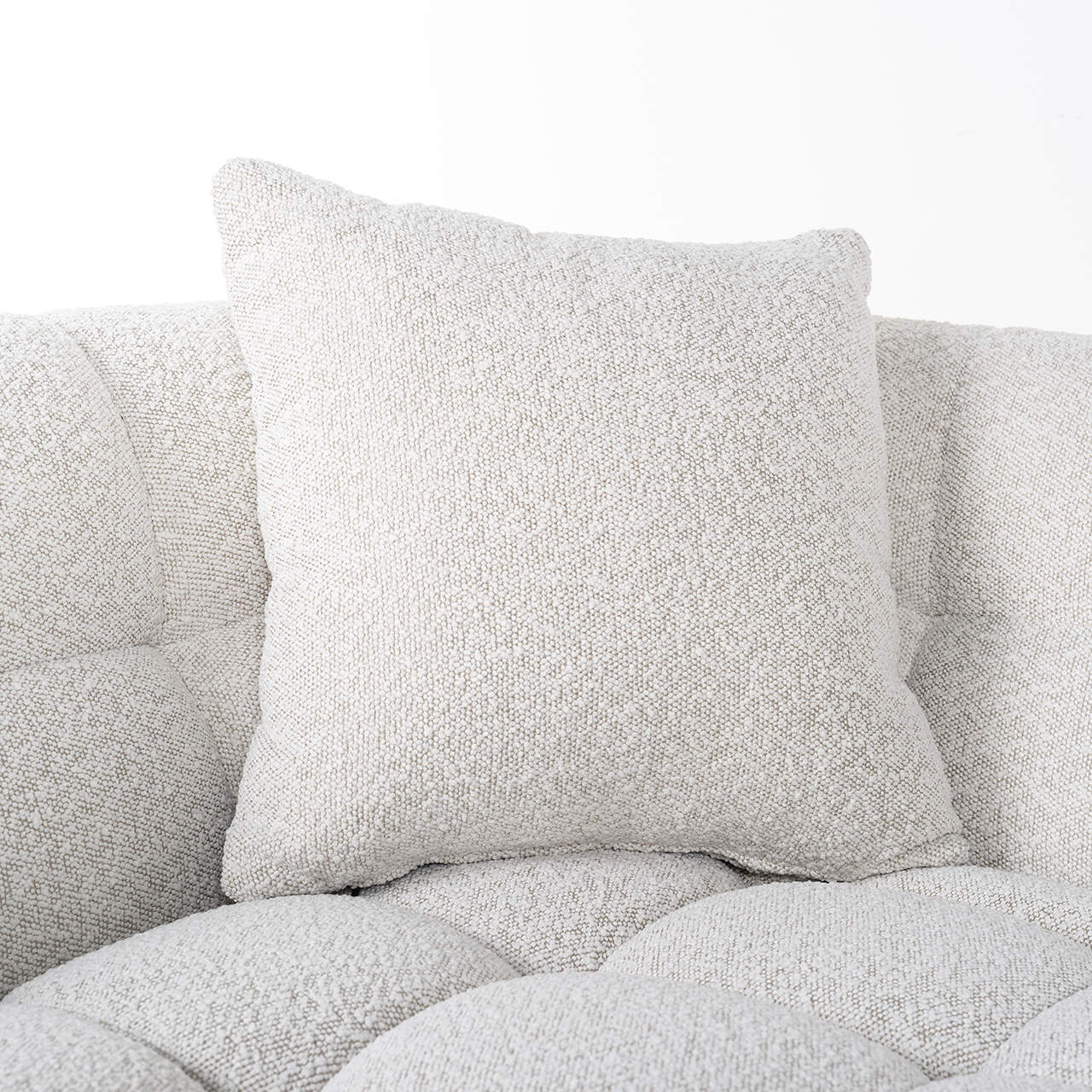 S5126 WHITE BOUCLÉ - Sofa Huxley White Bouclé / Szczotkowane złoto (Copenhagen 900 Bouclé White)