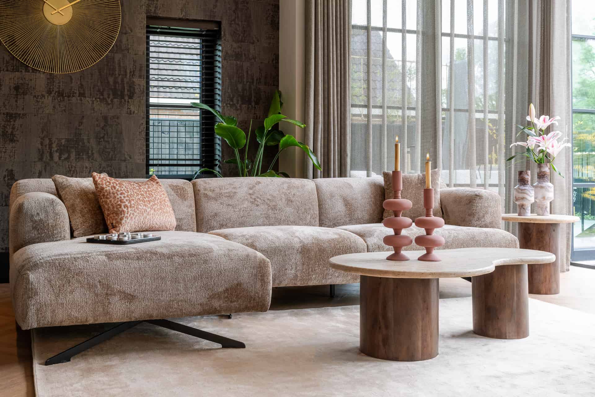 S5138_TAUPE_CHENILLE-7932-7930-KA-0188-KA-0189-KU-0085-KK-0092-SETTING_15