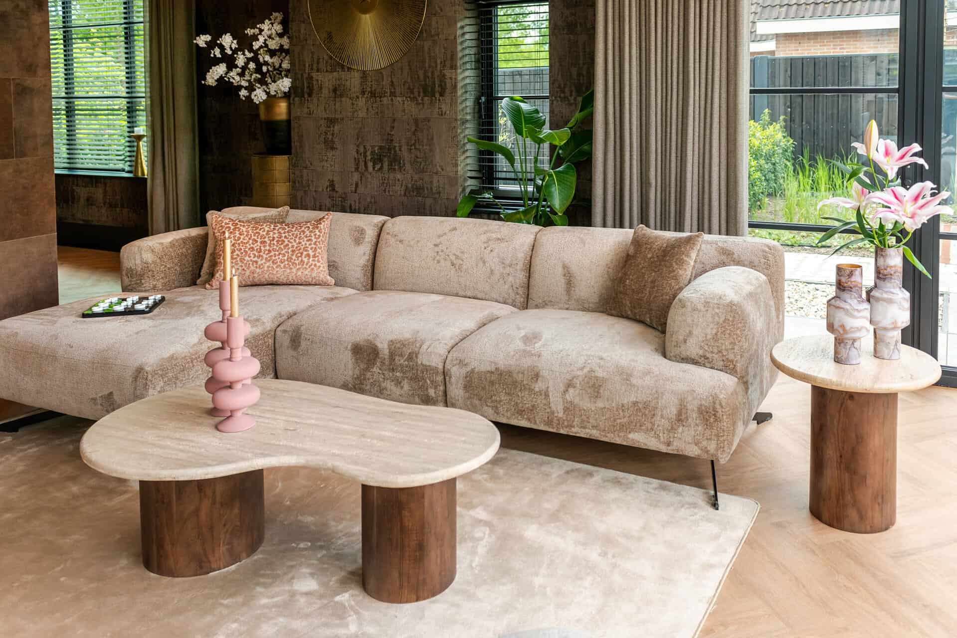 S5138_TAUPE_CHENILLE-7932-7930-KA-0188-KA-0189-KU-0085-SETTING_1-1