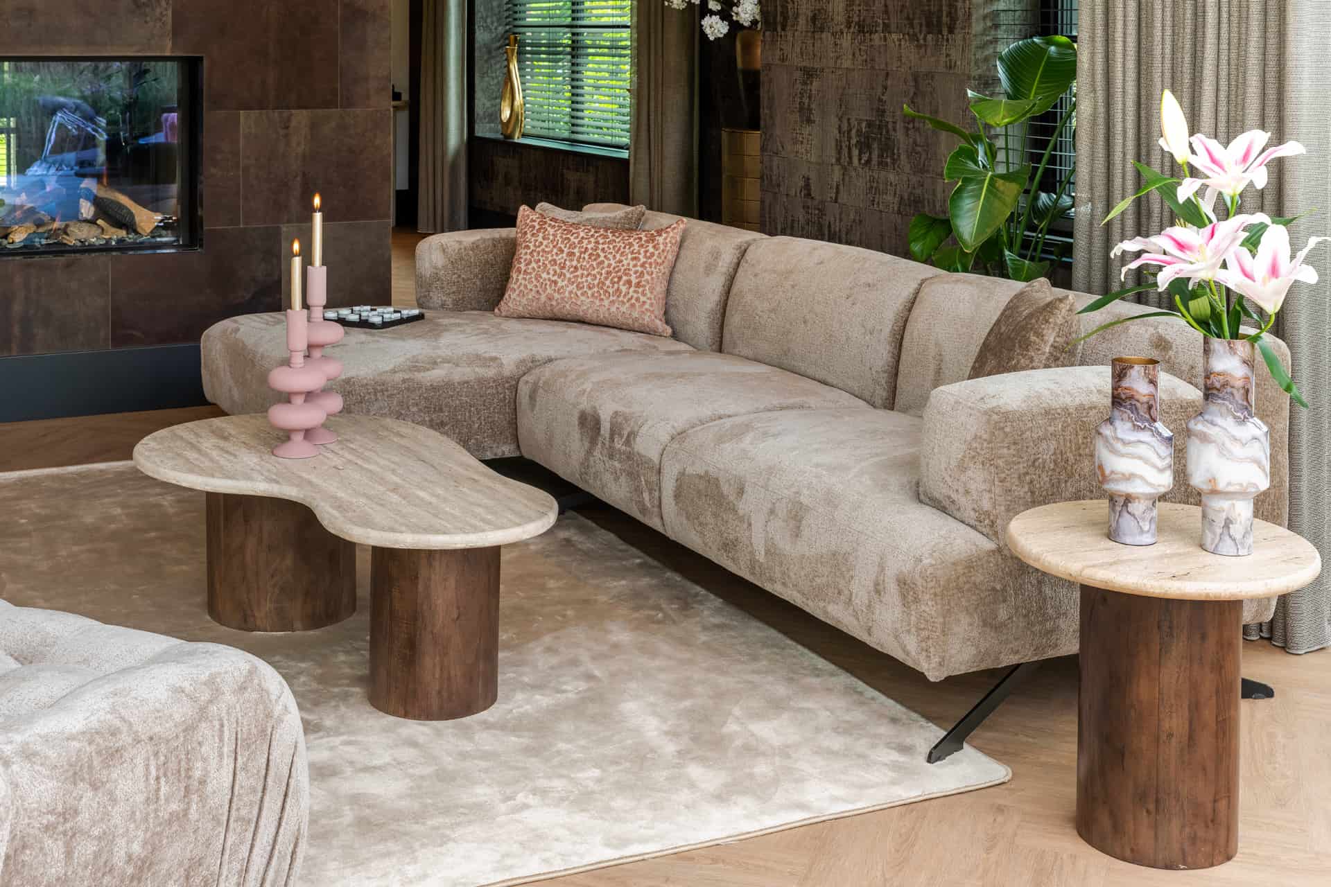 S5138_TAUPE_CHENILLE-7932-7930-KA-0188-KA-0189-KU-0085-SETTING_12