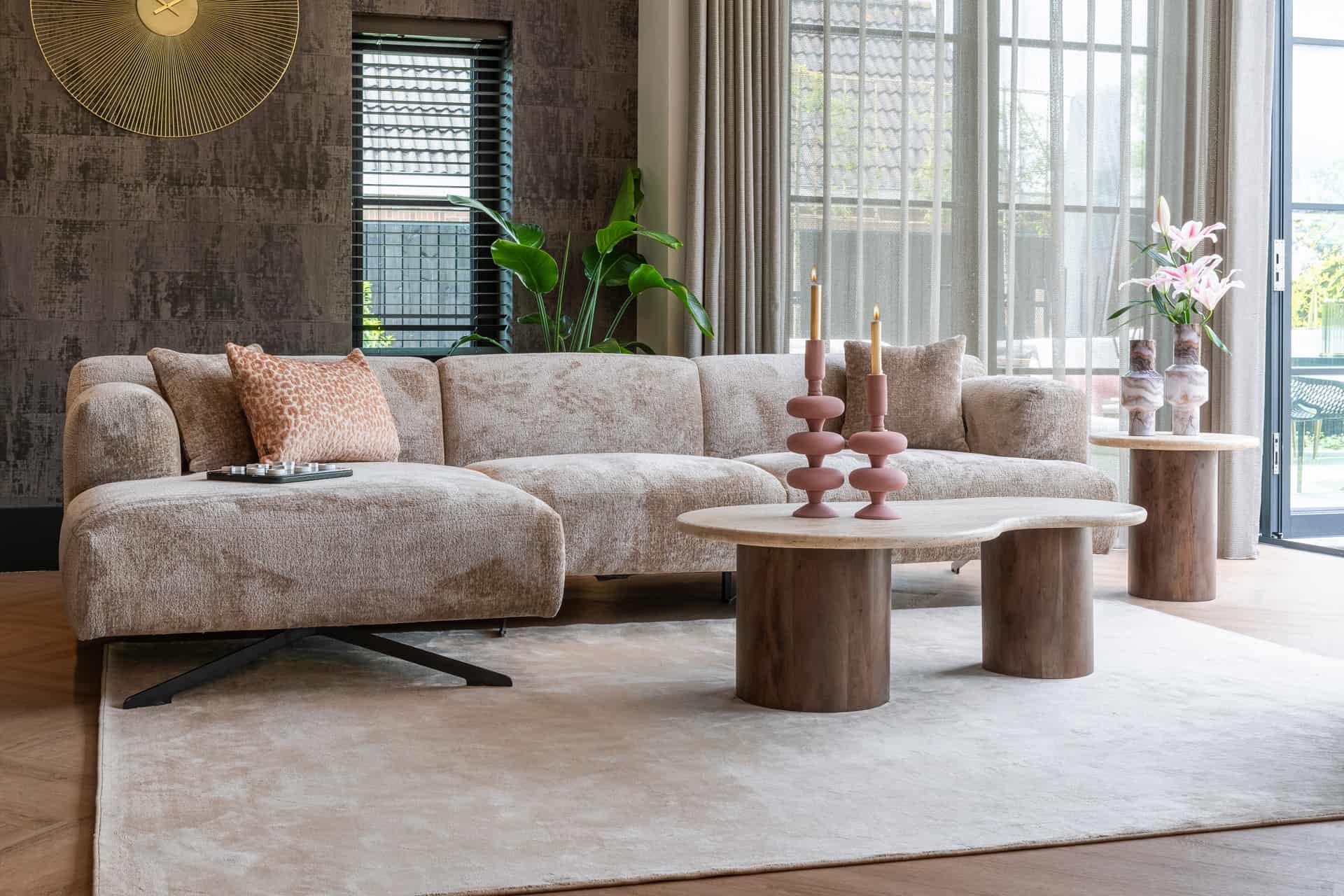 S5138_TAUPE_CHENILLE-7932-7930-KA-0188-KA-0189-KU-0085-SETTING_13