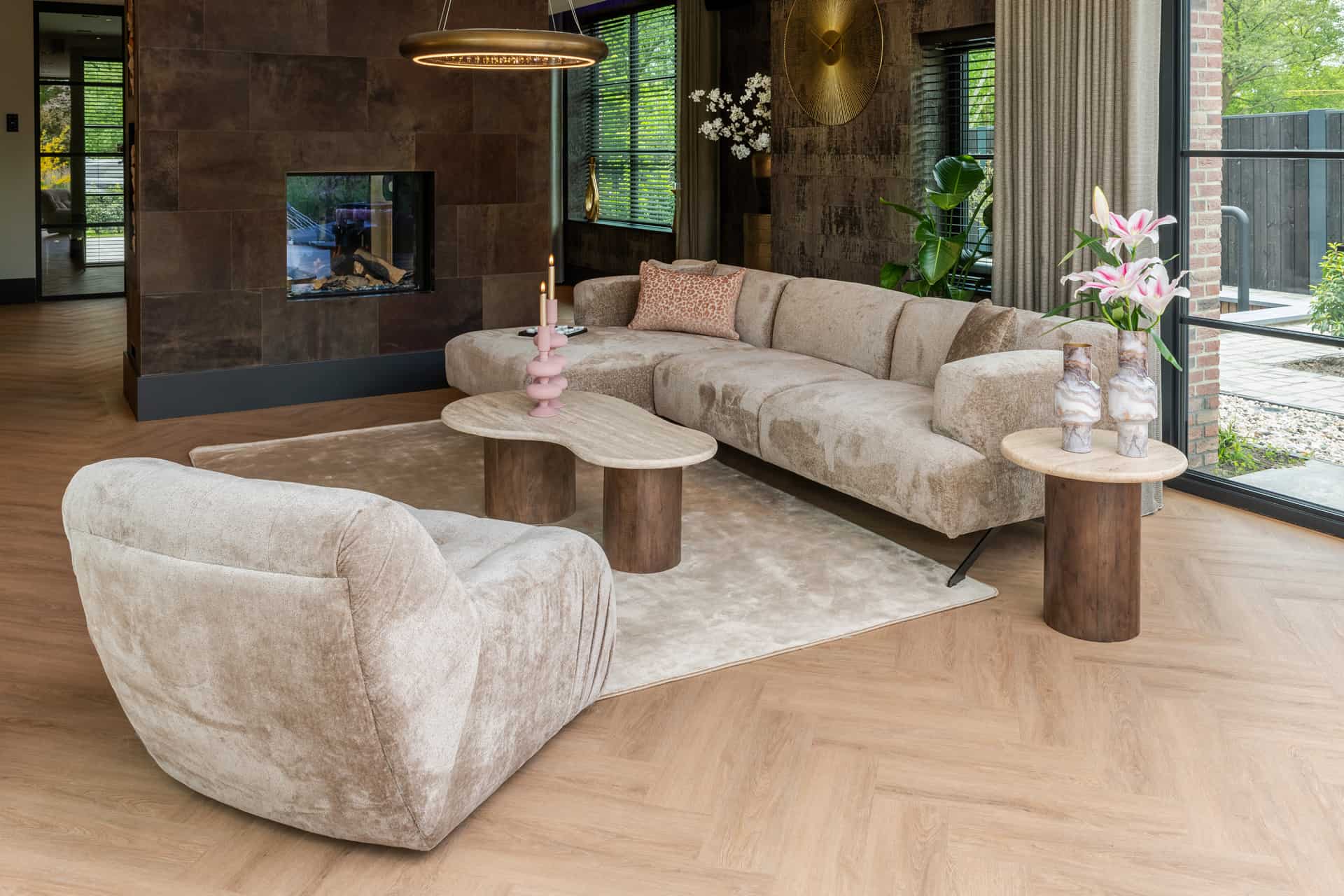 S5138_TAUPE_CHENILLE-S4597_TAUPE_CHENILLE-7932-7930-KA-0188-KA-0189-KU-0085-SETTING_8