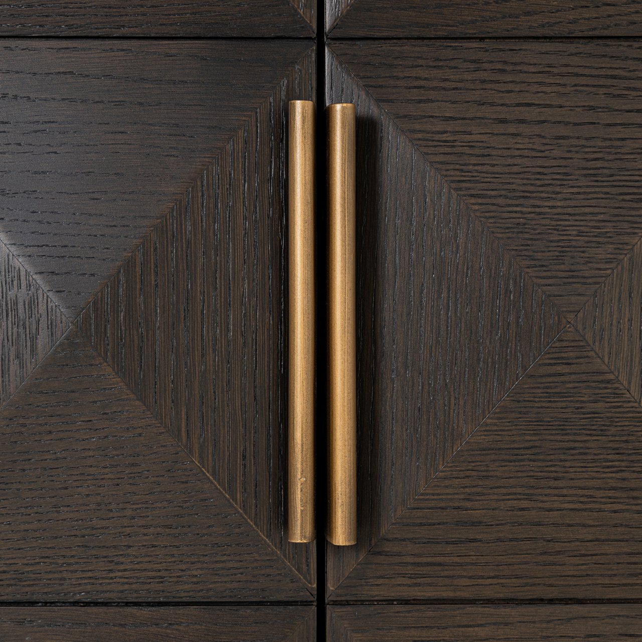 7878 - Komoda Claremont brązowa 4-drzwiowa 2-półki