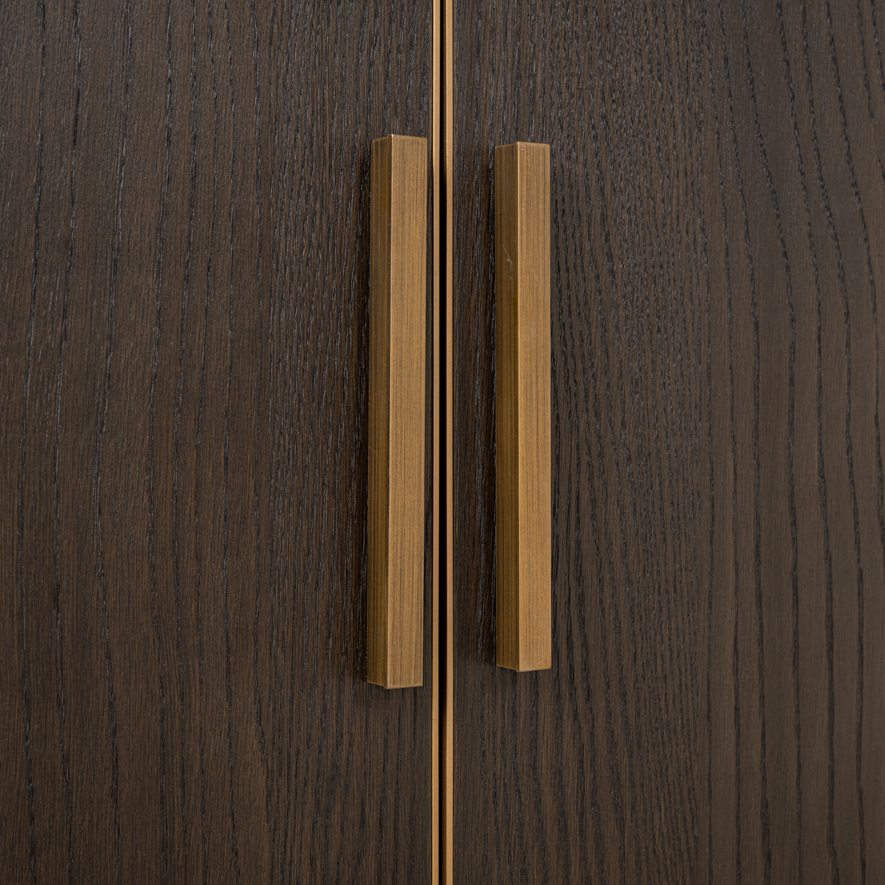 8156 - Witryna Carter brązowa duża 4-drzwiowa