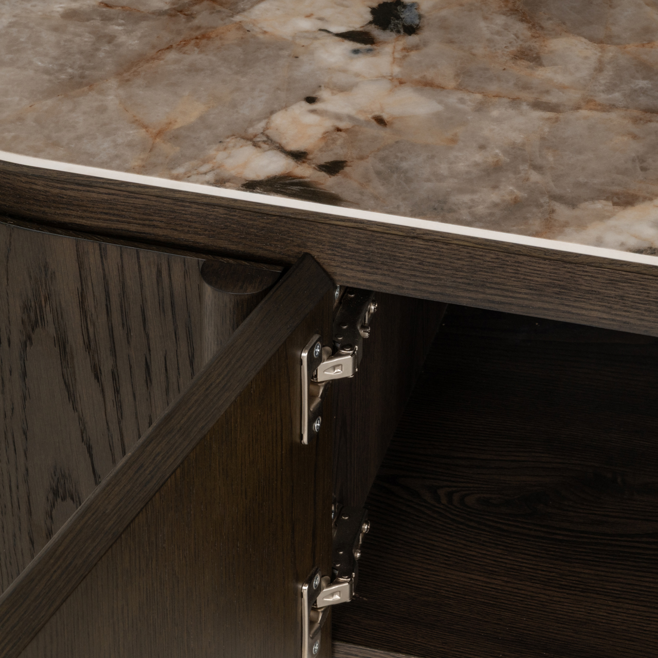 8791 - Szafka RTV Langford brązowa