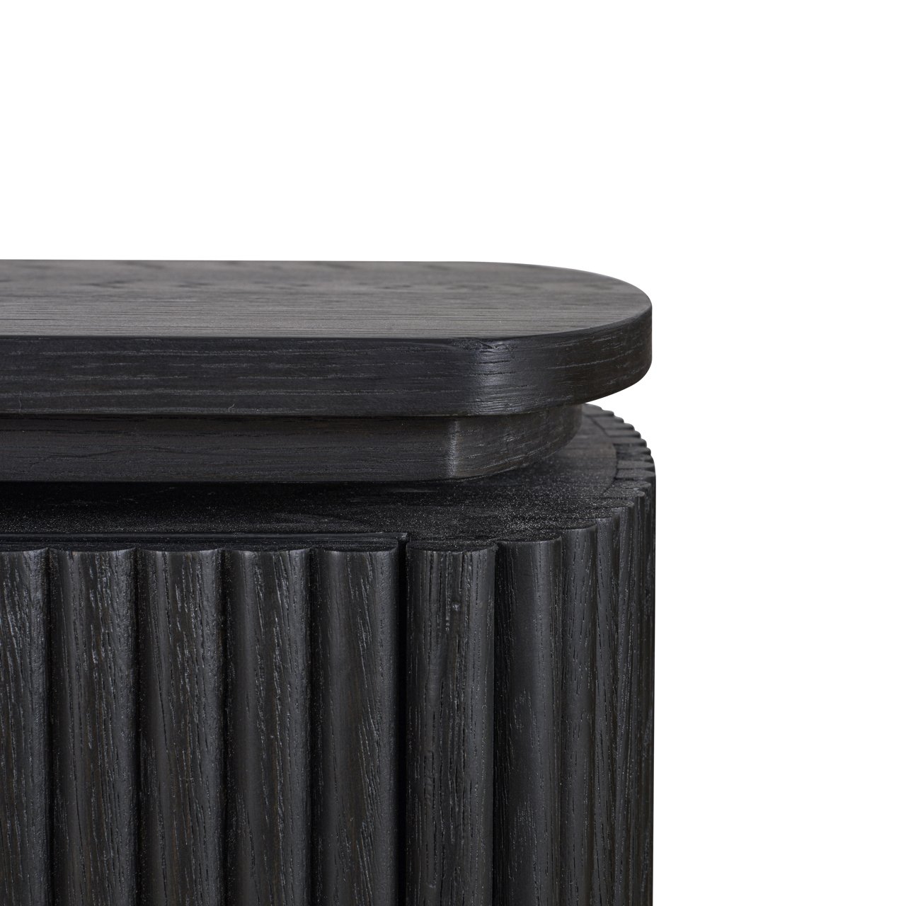 Detal blatu i ryflowanego boku czarnego biurka richmondinteriors Polska z drewna.